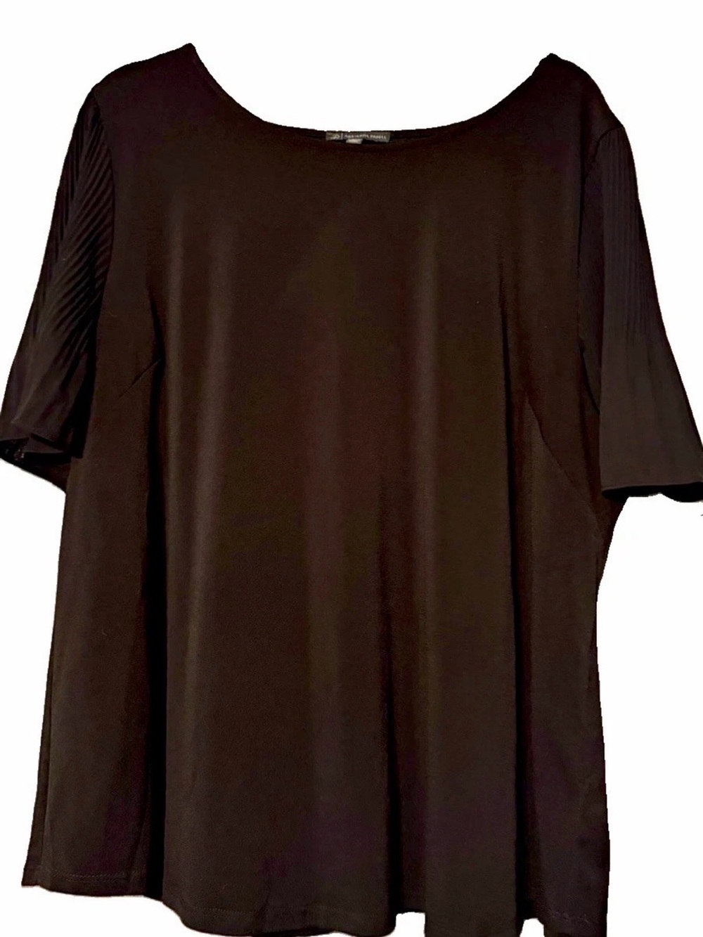 Adrianna Papell Black Short Sleeve Scoop Neck Knit Top with Pleated Sleeves